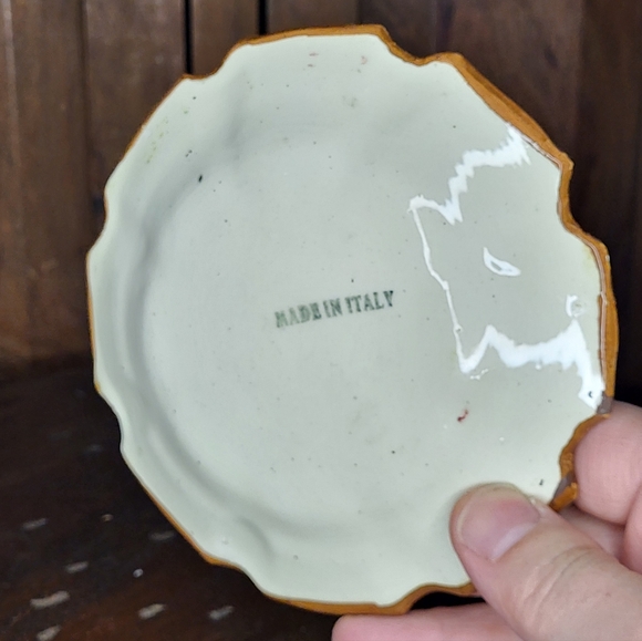 Italian Pottery Cup and Saucer Set - Picture 10 of 11